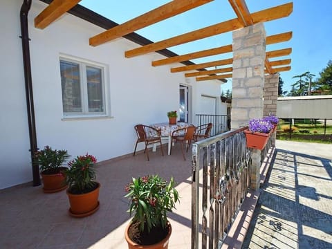 The magnificent terrace has a table and 4 chairs, awnings, gate and railing