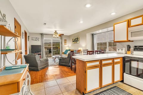 Welcome to the Lantern Bay Oasis! Cozy and comfortable.