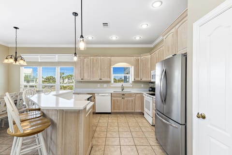 Large Fully Equipped Kitchen