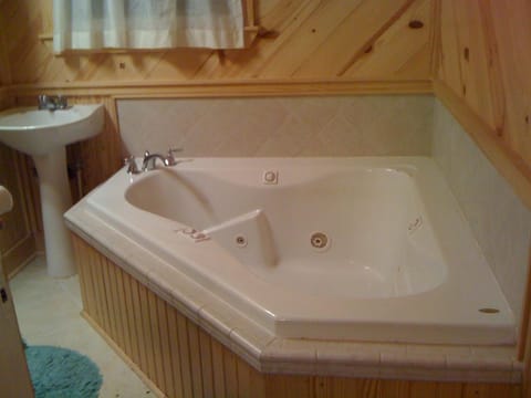 Jetted tub