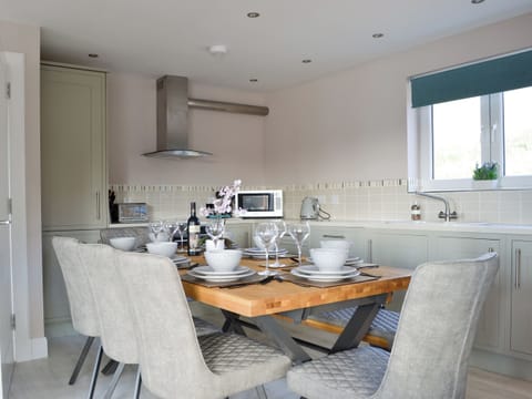 Kitchen/dining area | Lily Lodge - Five Diabaig, Diabaig