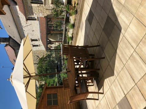 Building, Property, Plant, Wood, Urban Design, Vegetation, Window, Line, Material Property, Residential Area