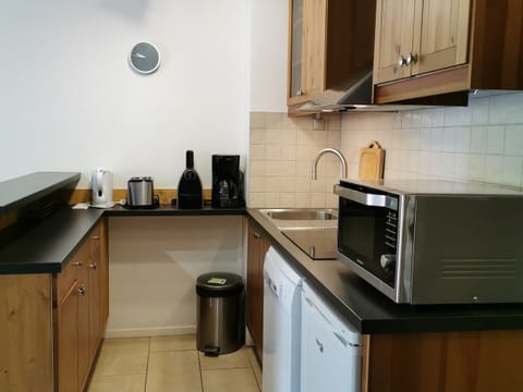 Fridge, microwave, dishwasher, coffee/tea maker