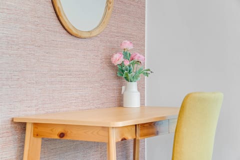 💻 Need to sneak in a little work? We’ve got a sunny nook for you.