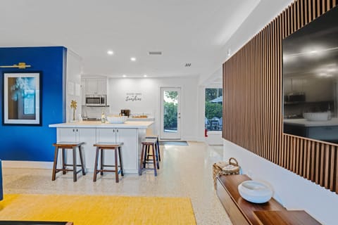 🍊 Start your mornings with coffee, sunshine, and smiles — good times guaranteed!