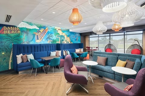 Lobby area and access to property amenities in case of an early arrival