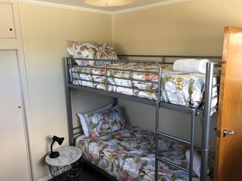 3 bedrooms, travel crib, free WiFi, bed sheets