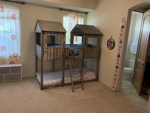 3 bedrooms, desk, iron/ironing board, travel crib