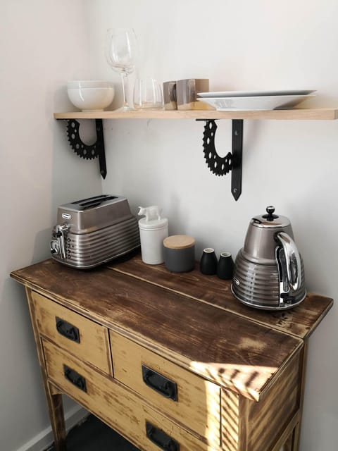 Fridge, coffee/tea maker, electric kettle, toaster