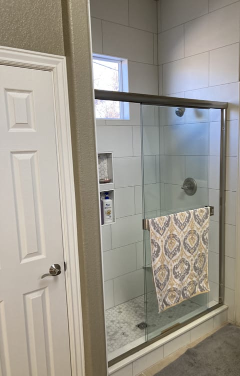 Combined shower/tub, hair dryer, towels, soap