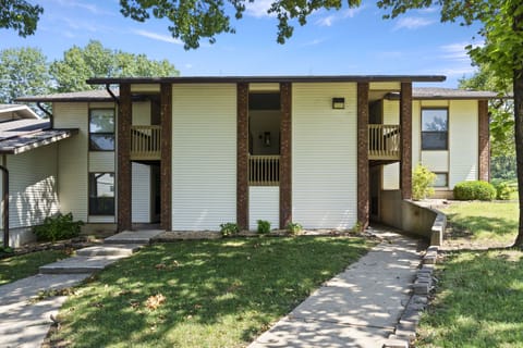 Easy Access Entrance- No Steps, Great for Seniors!