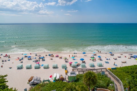 Beach nearby, sun loungers, beach towels