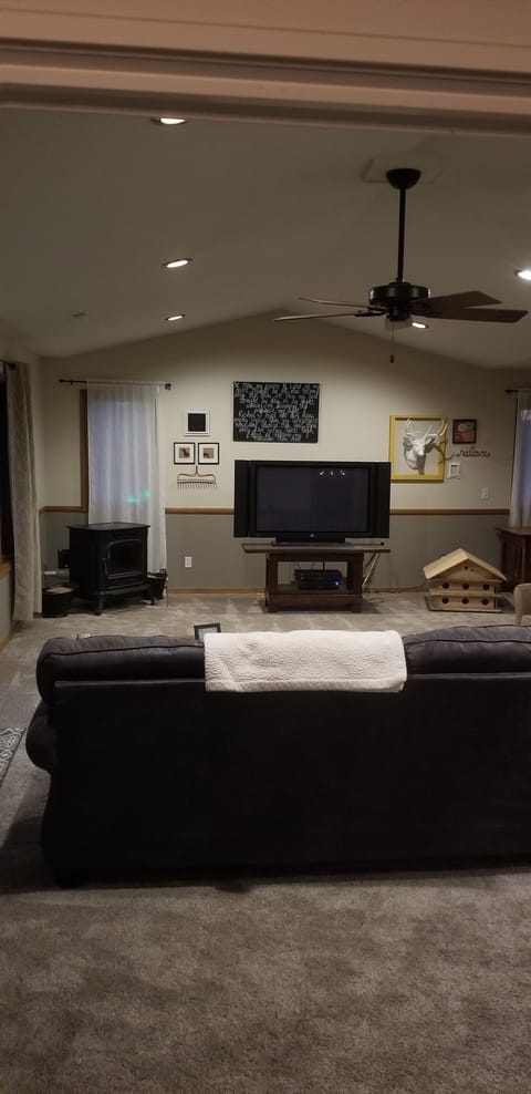 TV, fireplace, DVD player