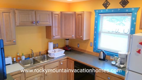 Kitchen - Kettle, coffeemaker, blender, and other kitchen appliances