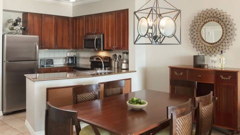 Private kitchen | Fridge, microwave, oven, stovetop