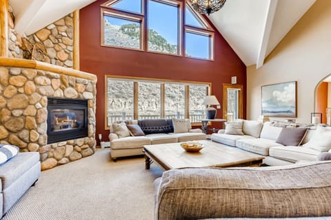 Great Room, seats 8-10, gas fireplace, TV, Sonos, views of river & mountains. 