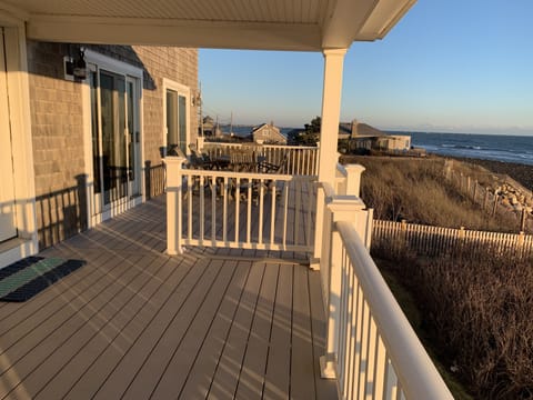 520sf second level deck over looking Ocean