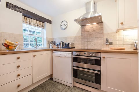 Jasmine cottage kitchen