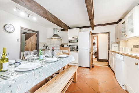 Farmhouse spacious kitchen