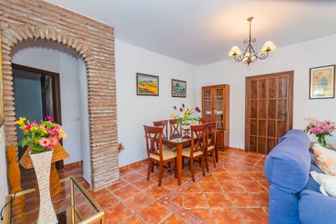 Enjoy the kitchen of this house with a fireplace in Coín