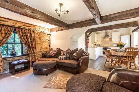 Heather sitting room to kitchen diner