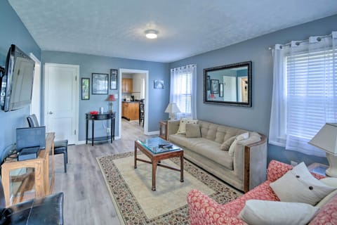 Speedway Vacation Rental | 2BR | 2BA | 5 Steps Required | 750 Sq Ft