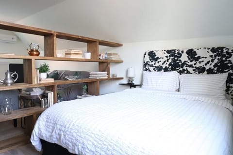 Nestled away in a quiet area in the middle of the city, the carriage house apartment is located on the second floor. 