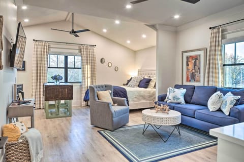 Bentonville Vacation Rental | Studio | 1BA | 550 Sq Ft | 2nd Floor Unit