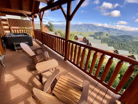 Balcony hot tub and rocking chairs with epic views