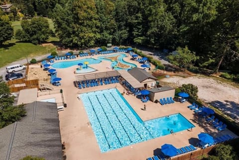 Access to resort amenities