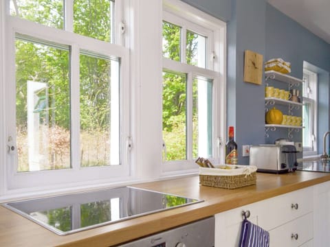 Kitchen | Eagles Gate Lodge, Banff