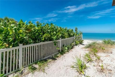 Beach nearby, sun loungers, beach towels