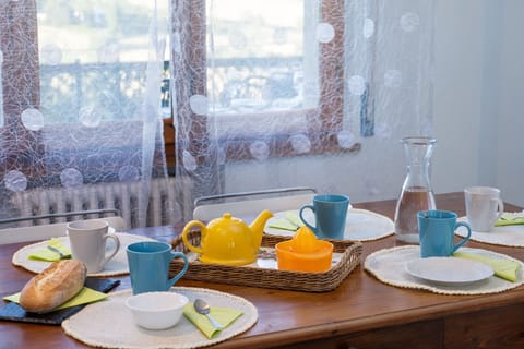 Amenities, Autumn, Dining Room, Food, Spring, Summer, Winter