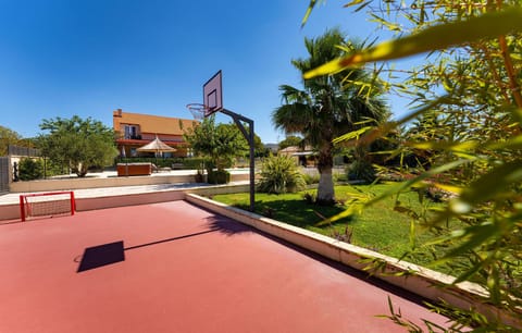 Sport court