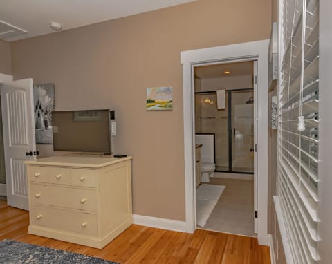 Combined shower/tub, hair dryer, slippers, towels