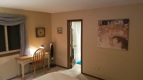 3 bedrooms, in-room safe, desk, iron/ironing board