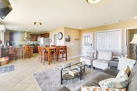 Living Room | Free WiFi | Smart TV