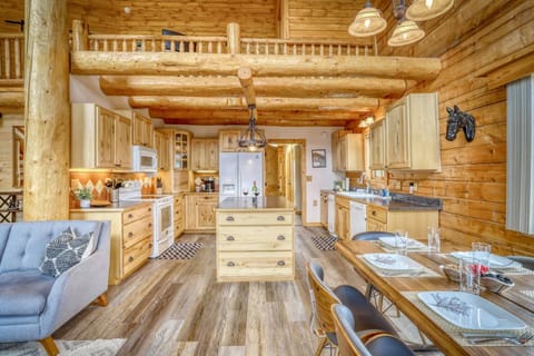 Dinning space, island and kitchen.