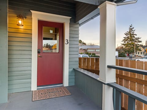 Unit #3 covered porch
(non-smoking property)