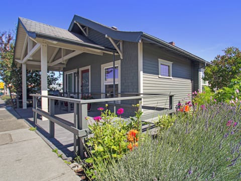 Cozy Corner Building (unit #4 is on the back side of the building)