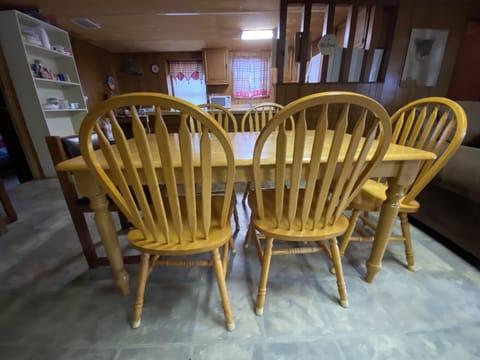 Shady Oak - Sturdy dining table and chairs.