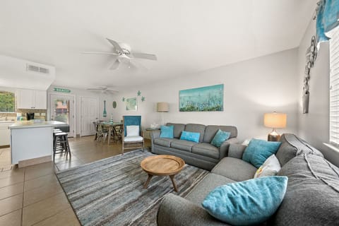 Family Room - Comfortable Open Concept Townhouse