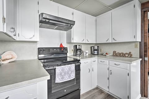 Kitchen | Main Level