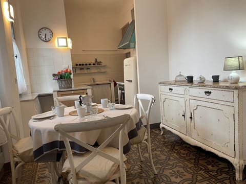 Furniture, Cabinetry, Property, Table, Building, Chair, Kitchen, Interior Design, Drawer