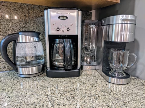 Coffee pods, drip coffee & a tea maker - you are all set!