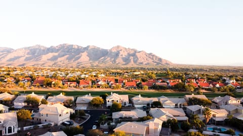 Neighborhood: Prime location viewing Catalina mountains and close to golf course