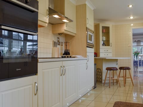 Kitchen | Eryl Mor Lodge, Amlwch