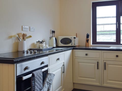 Kitchen/diner | Pengelli Cottage, Eglwyswrw, near Crymych