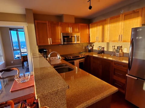 Fully stocked kitchen 3 coffee makers, wine glasses all cooking essentials. 