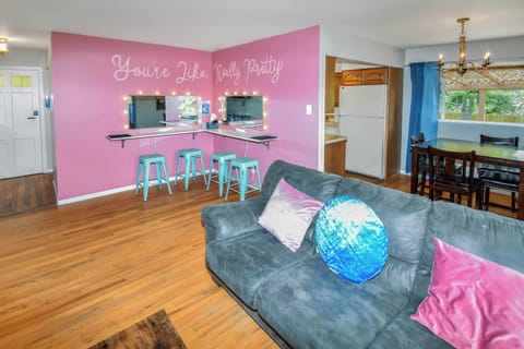 Chic & Cozy Glam Retreat